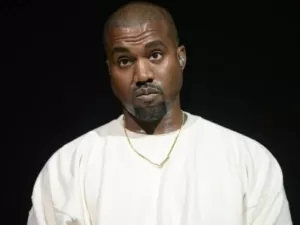 Disco de Kanye West autografado com ofensa vai a leilão por R$ 2,5 milhões