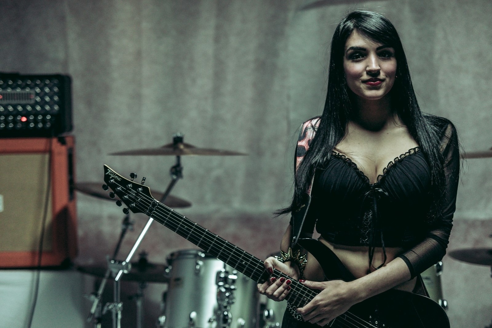 Fotos: Veja fotos de Paula Carregosa, guitarrista da banda Detonator