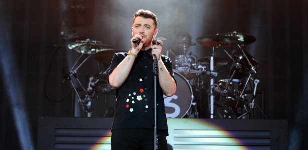 O cantor Sam Smith se apresenta em um show na Inglaterra - Getty Images