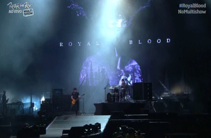 19.set.2015 - O grupo britânico Royal Blood começa a sua apresentação na segunda noite do Rock in Rio 2015 - Reprodução