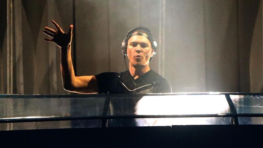 4.dez.2015 - DJ Tiësto foi a atração principal do primeiro dia do festival de música eletrônica EDC (Electric Daisy Carnival), que acontece nesta sexta (4) e termina às 6h do domingo (6), em Interlagos. - Ricardo Matsukawa/UOL