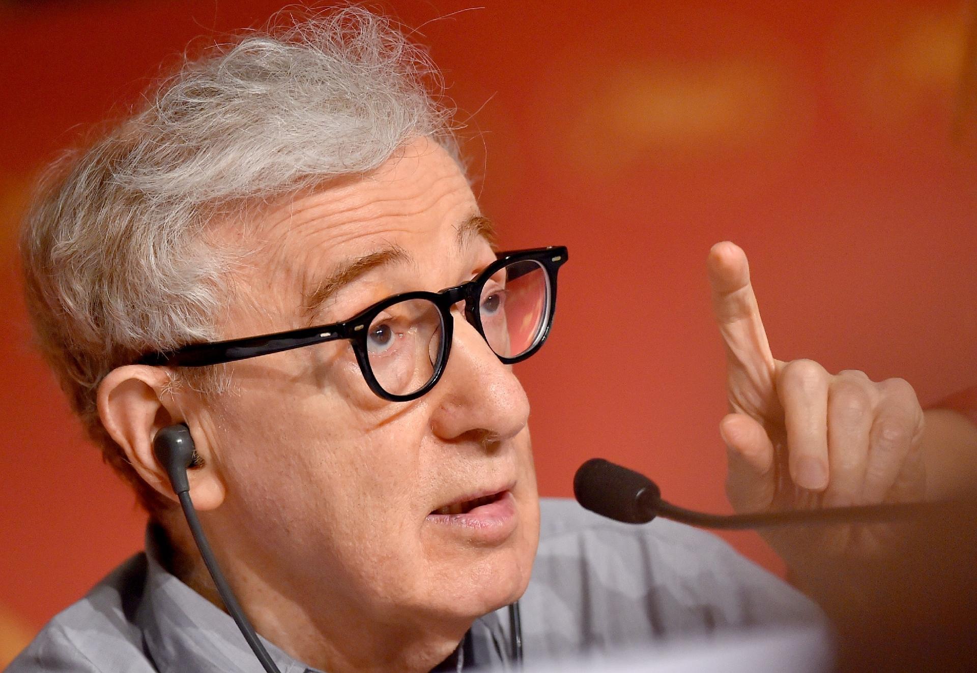 11.mai.2016 - Woody Allen divulga "Café Society" no Festival de Cannes - REUTERS/Yves Herman