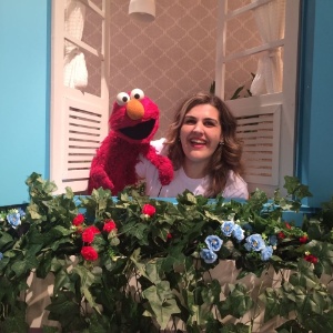 Elmo e Kelly Guidotti, sua manipuladora no Brasil - Jair Magri/TV Cultura - Jair Magri/TV Cultura
