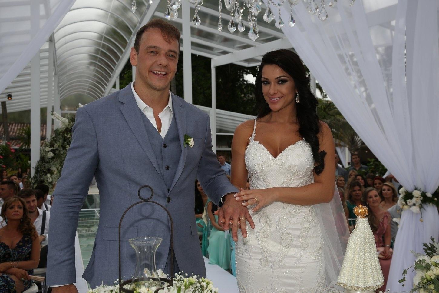 Rogério Padovan se casa em Ilhabela (SP) com Priscila Ferrari - Denilson Santos e Raphael Castello/AgNews