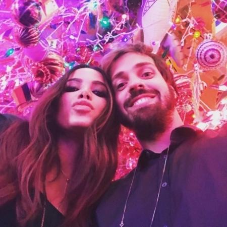 Anitta e o diretor Bruno Ilogti na gravação do clipe de "Paradinha" - Reprodução/Instagram - Reprodução/Instagram