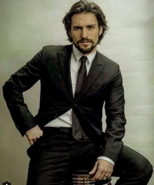 O português José Fidalgo fará sua estreia em novelas brasileiras em "Deus Salve o Rei" - Reprodução/Instagram