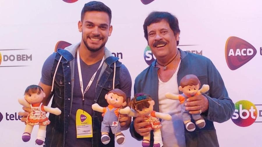 Caique Aguiar e o pai, Carlinhos Aguiar, no Teleton 2017 - Reprodução/Instagram/caiqueaguiaroficial
