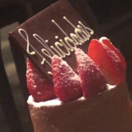 Maisa mostra o bolo de namoro que ganhou da sogra - Reprodução/Instagram - Reprodução/Instagram