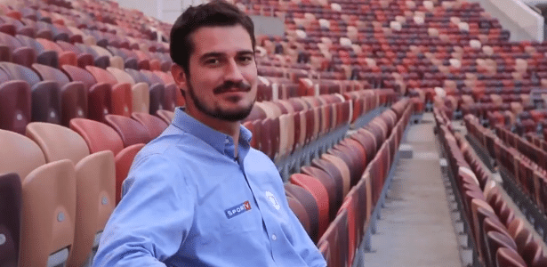Pedro Vedova, correspondente da Globo na Europa, durante a Copa do Mundo - Reprodução/Globo - Reprodução/Globo