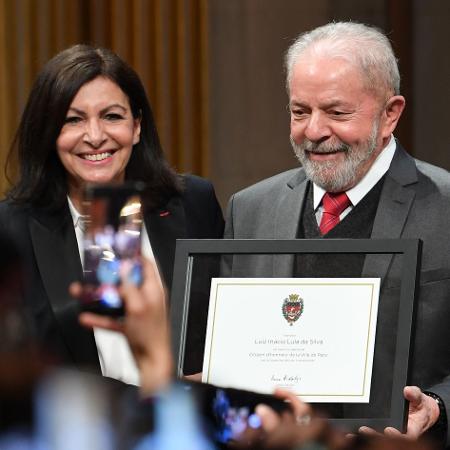 Lula recebeu título da prefeita de Paris, Anne Hidalgo - AFP