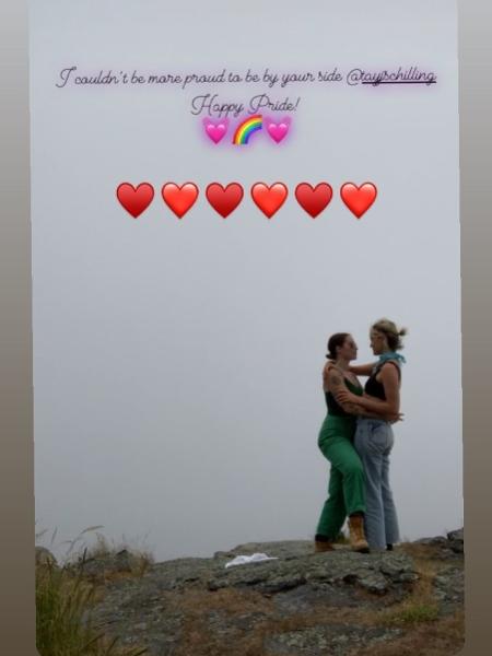Taylor Schilling (à dir.) aparece com a namorada, Emily Ritz, no Instagram - Reprodução/Instagram