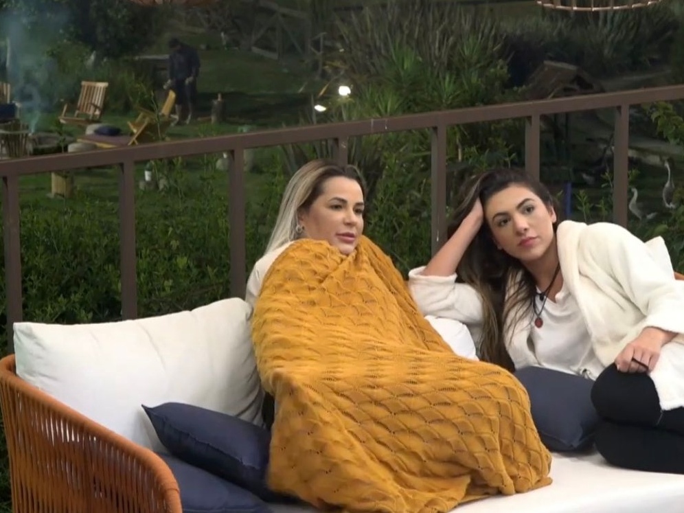 'Agora é jogo baixo', diz Deolane após dinâmica