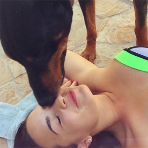 Demi Lovato publica foto com o cachorro Spawn - Reprodução/Instagram/ddlovato 