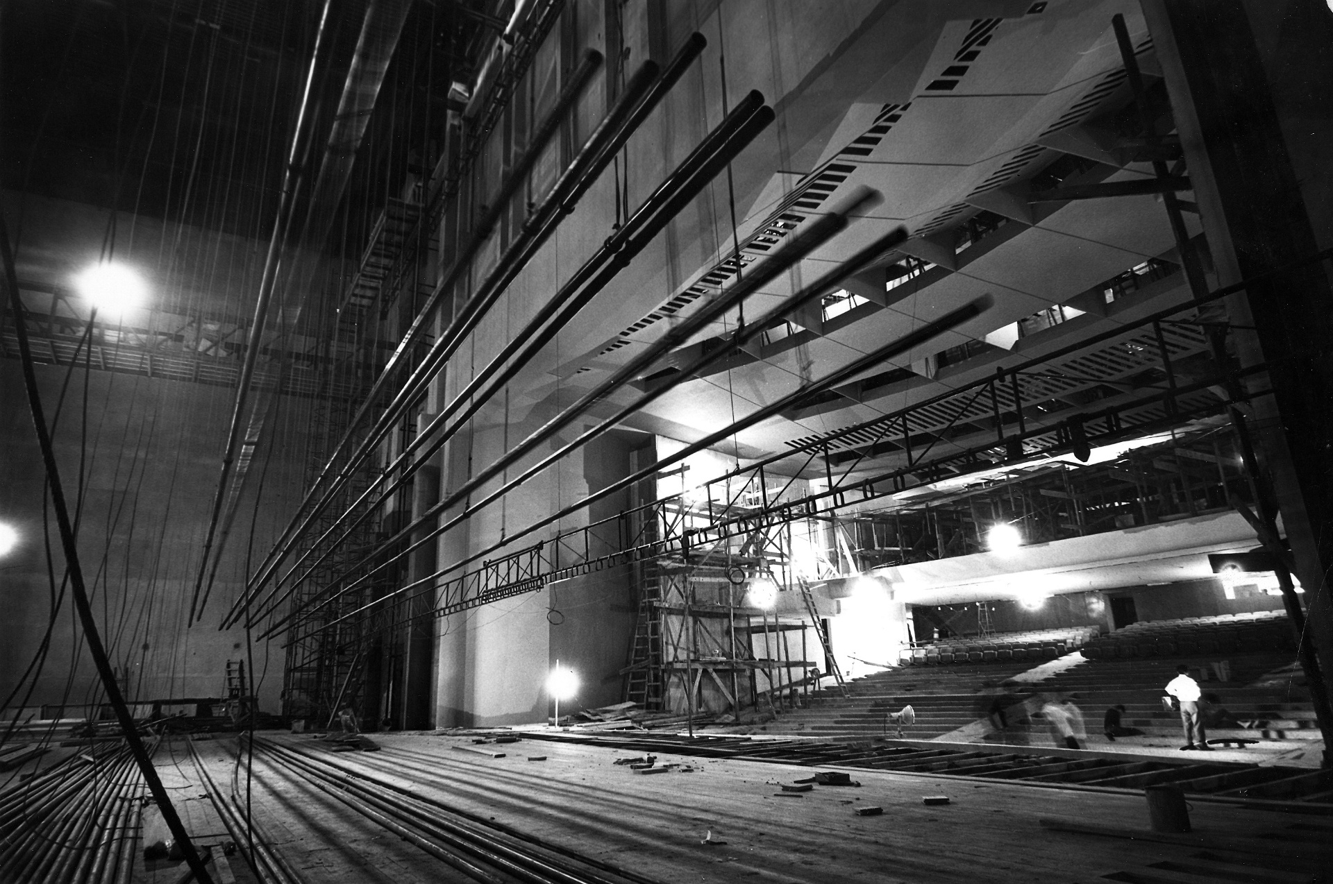 Construção do Grande Teatro do Palácio das Artes. A imagem faz parte da exposição "Ano 45: construção, histórico, origens, registros" em BH - Arquivo FCS