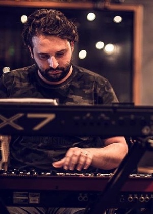 Eduardo Pepato em estúdio - Reprodução/Facebook - Reprodução/Facebook