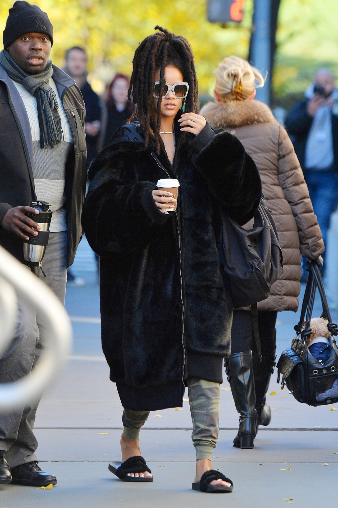 Rihanna nos bastidores de filmagem de "Ocean's Eight", versão feminina de "Onze Homens e Um Segredo" - AKM-GSI