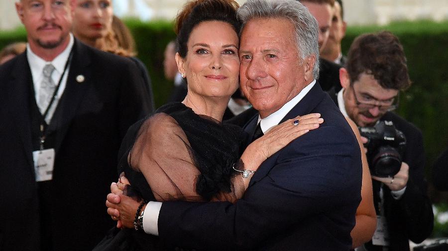 Dustin Hoffman com sua mulher, Lisa, no baile da fundação amfAR no Festival de Cannes 2017 - Alberto Pizzoli / AFP