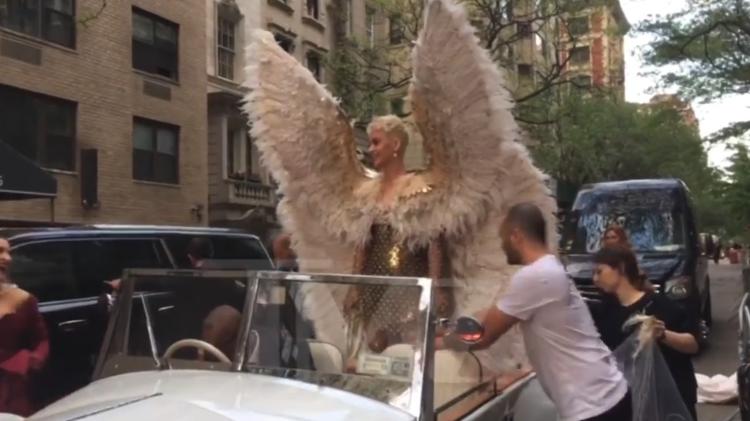 Katy Perry teve problemas no carro que a levava para o baile Met Gala - Reprodução/TMZ - Reprodução/TMZ