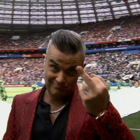 Robbie Williams fez gesto obsceno para câmera em cerimônia - Reprodução