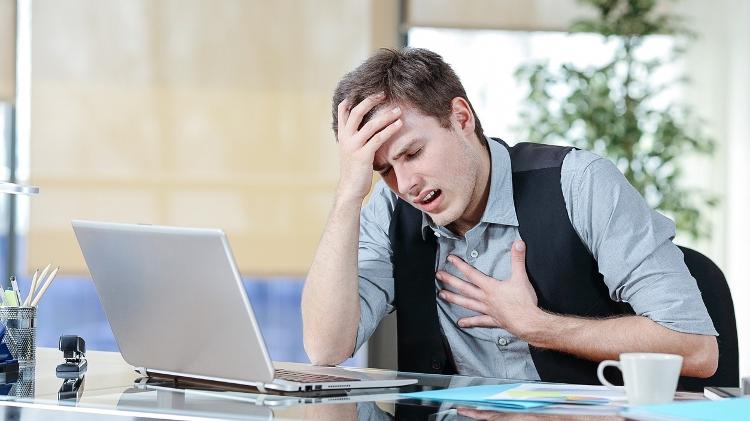 Pânico dor no peito - iStock - iStock