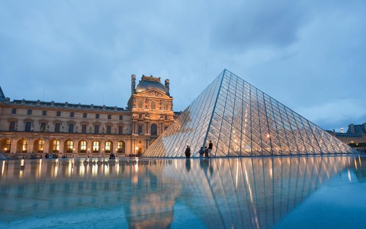 Museu do Louvre, em Paris, na França Museu do Louvre, em Paris, na França