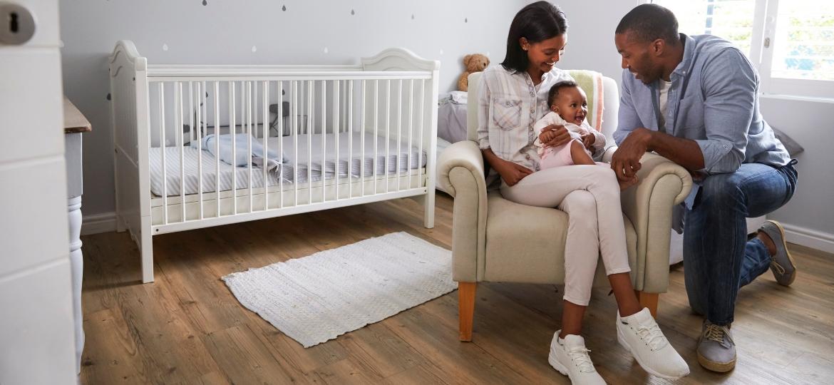Segurança e conforto são essenciais para deixar o quarto do bebê pronto para recebê-lo - Getty Images/iStockphoto