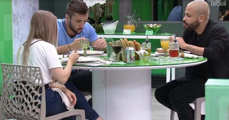 Projota no almoço do anjo Arthur - Reprodução/Globoplay - Reprodução/Globoplay