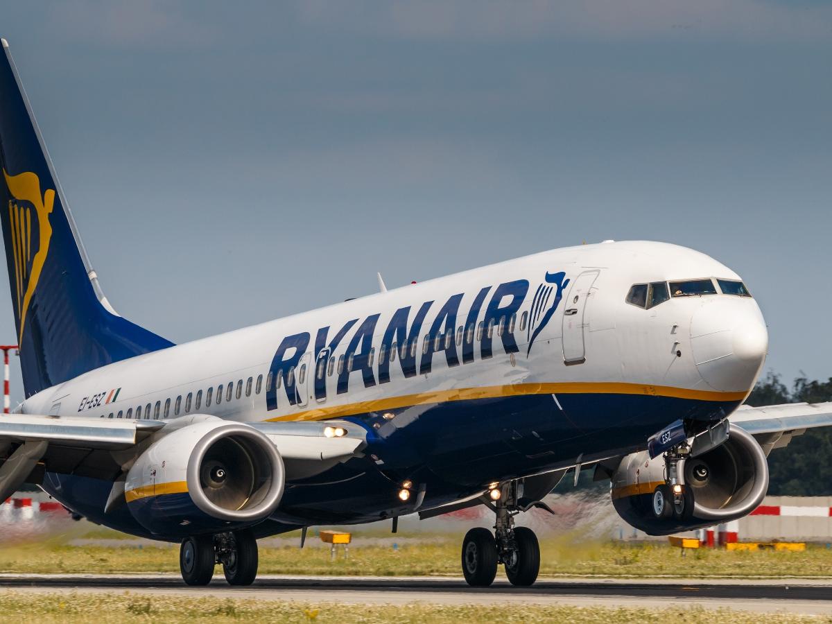 Por que pessoas podem ser sugadas para fora de um avião?