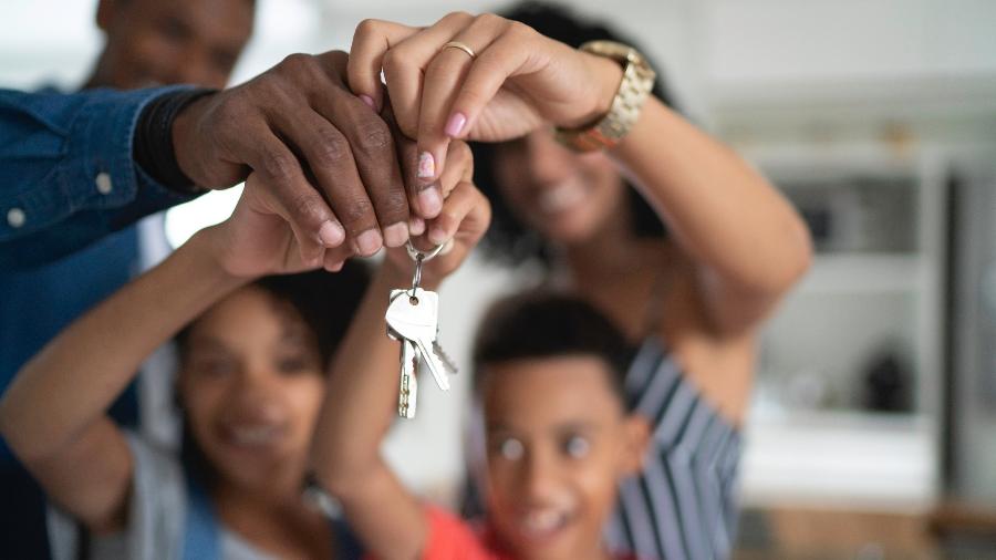 Para comprar uma casa, é importante se basear em outros fatores, como estrutura familiar e oportunidade de negócio - Getty Images/iStockphoto