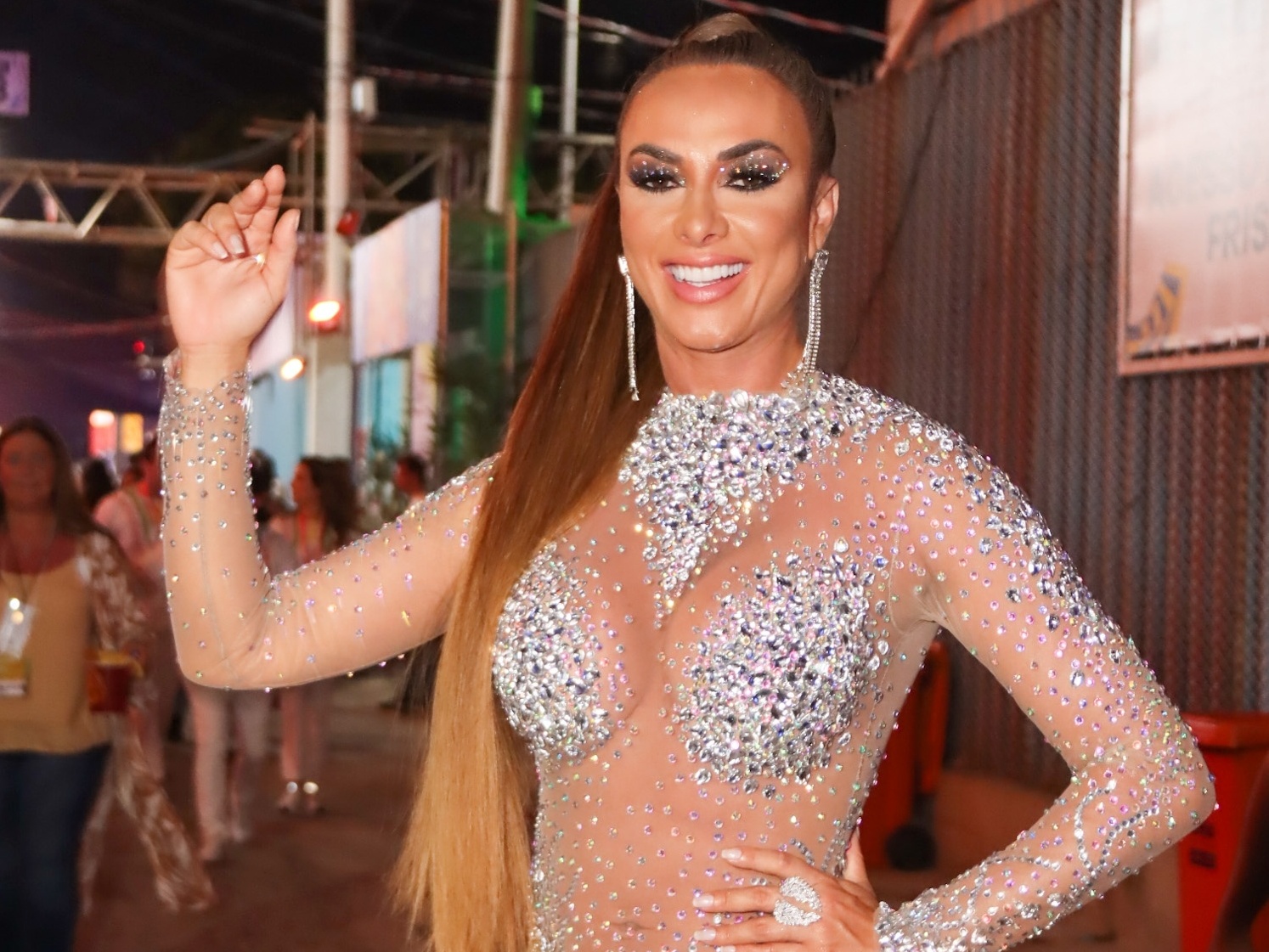 Nicole Bahls expõe truque para se masturbar em A Fazenda, na Record