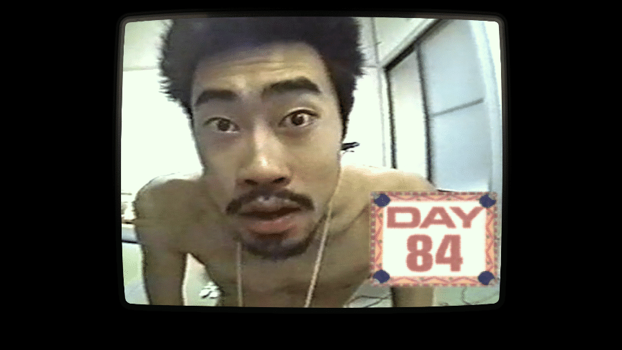 O comediante Nasubi no reality show Prize Life, exibido no Japão em 1998