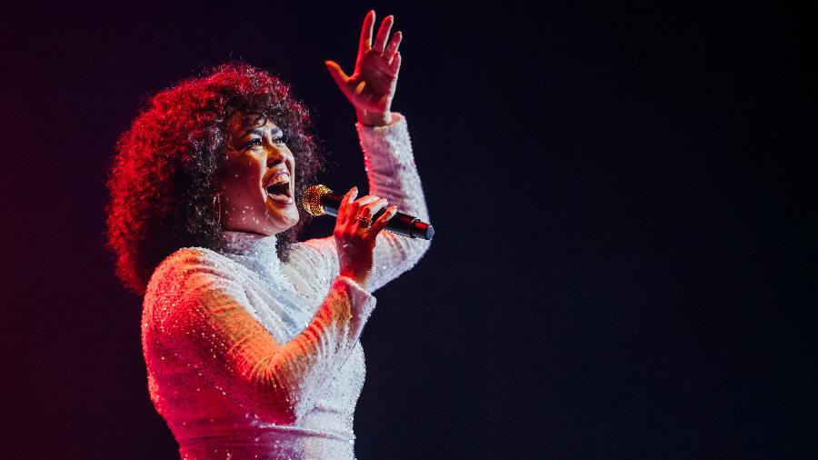 Belinda Davids faz Tributo a Whitney Houston no Admiralspalast em 26 de março de 2024 em Berlim, Alemanha