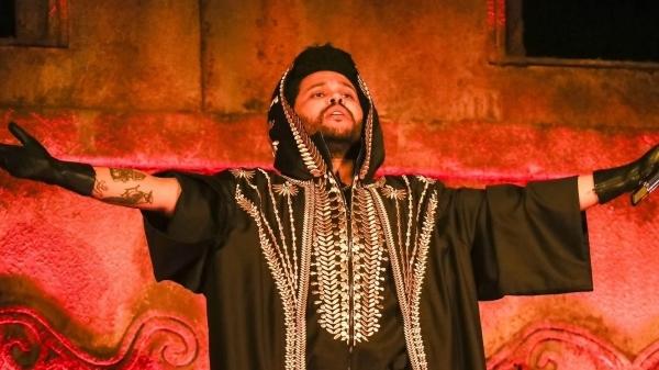 The Weeknd em cena do filme produzido pelo próprio cantor