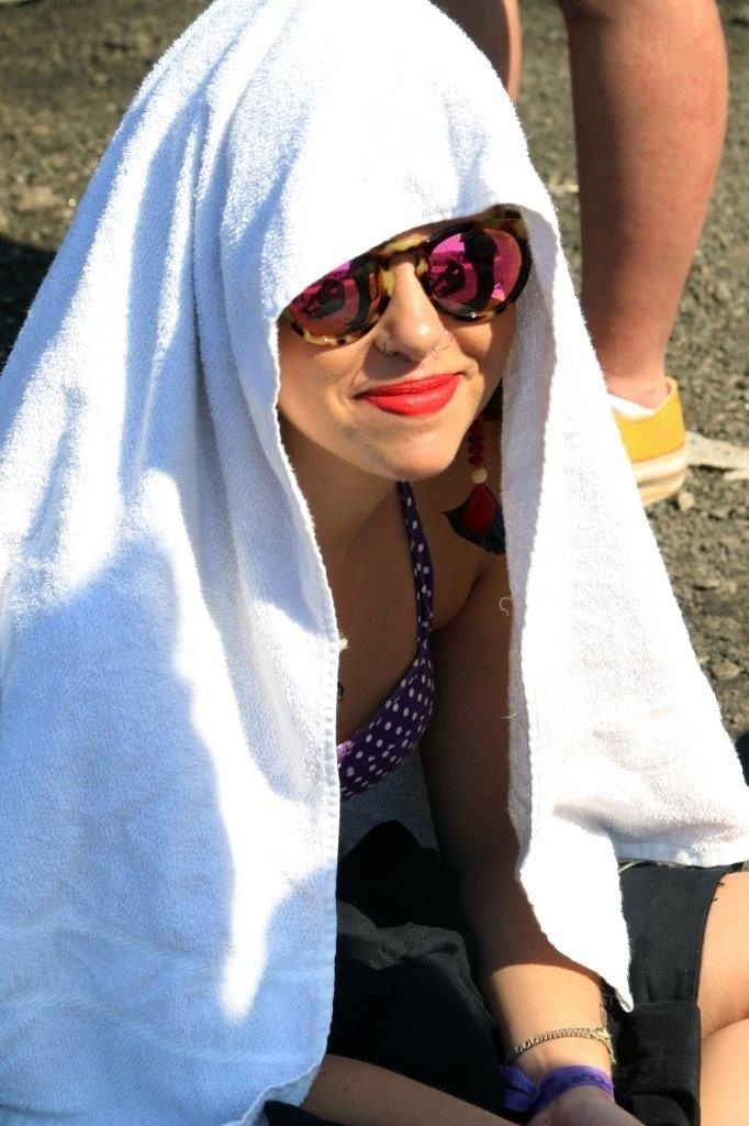 19.set.2015 - Fãs chegam cedo e enfrentam sol forte na entrada da Cidade do Rock. O segundo dia do festival Rock in Rio 2015 conta com apresentações das bandas Korn, Mötley Crüe e Metallica, entre outras. - Zulmair Rocha/UOL