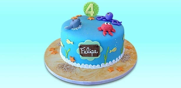 Desenho Infantil De Uma Massa De Bolo De Aniversário Com Creme Num