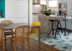 Piso colorido é o destaque do apartamento - Evelyn Müller/ Arquitetura & Construção