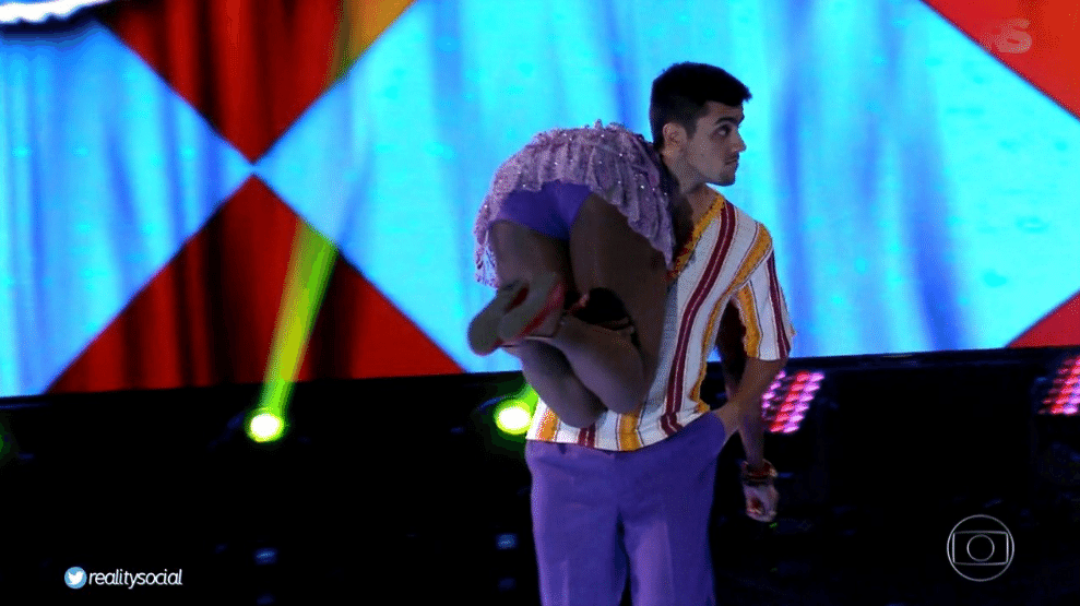 11.set.2016 - Caracterizados e acompanhados por bailarinas profissionais, os homens dançaram neste fim de semana o ritmo do forró - Reprodução/TV Globo