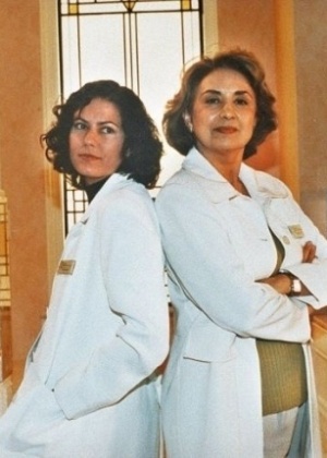 As atrizes Patrícia Pillar e Eva Wilma, estrelas do seriado "Mulher", que foi ao ar na TV Globo em 1998 - Divulgação