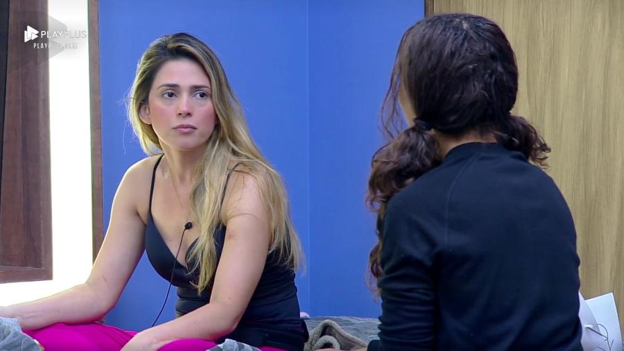 Nadja Pessoa conversa com Fernanda Lacerda no quarto da sede - Reprodução/PlayPlus
