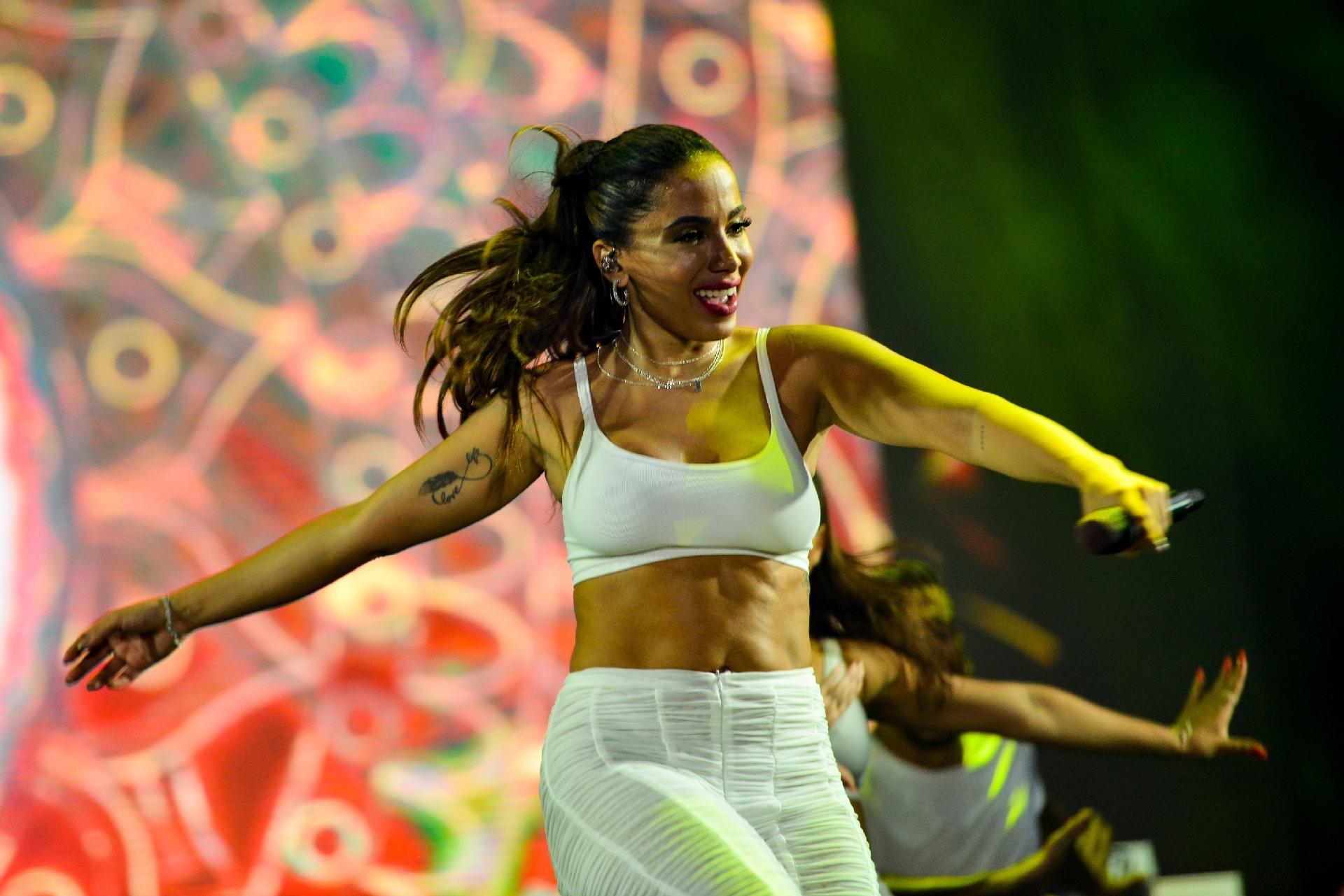 Anitta canta na terceira noite Festival Virada Salvador - João Alvarez/UOL