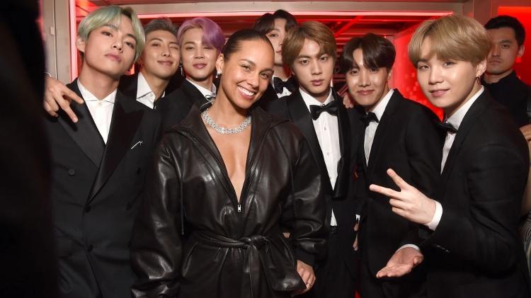 Integrantes do BTS tietam Alicia Keys nos bastidores do Grammy 2019 - Getty Images - Getty Images