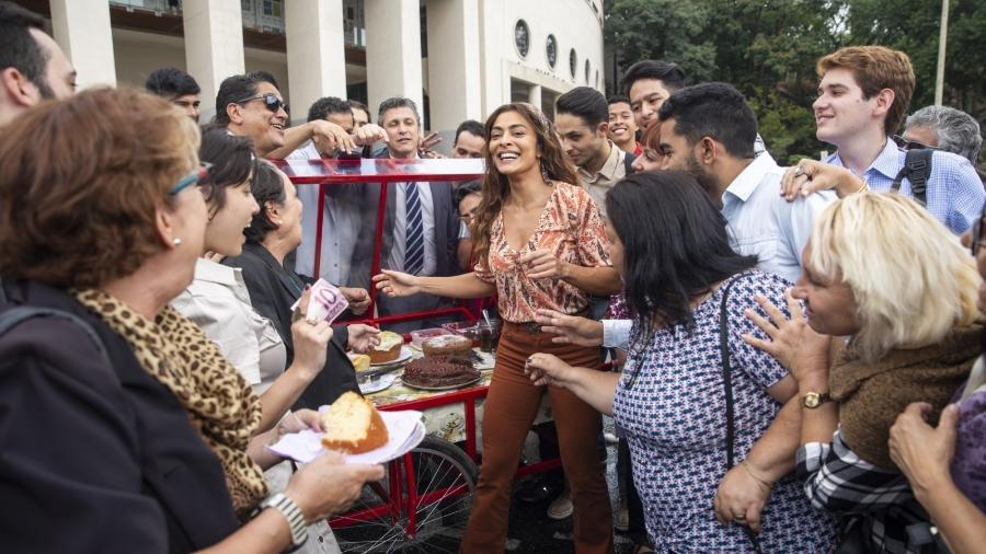 Juliana Paes vende bolos nas ruas de São Paulao em gravação de "A Dona do Pedaço"  - Globo/João Miguel Júnior