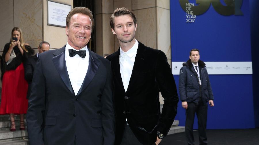 09.112017 - Arnold Schwarzenegger com o filho, Patrick, no GQ Men of the Year Awards - Getty Images for GQ