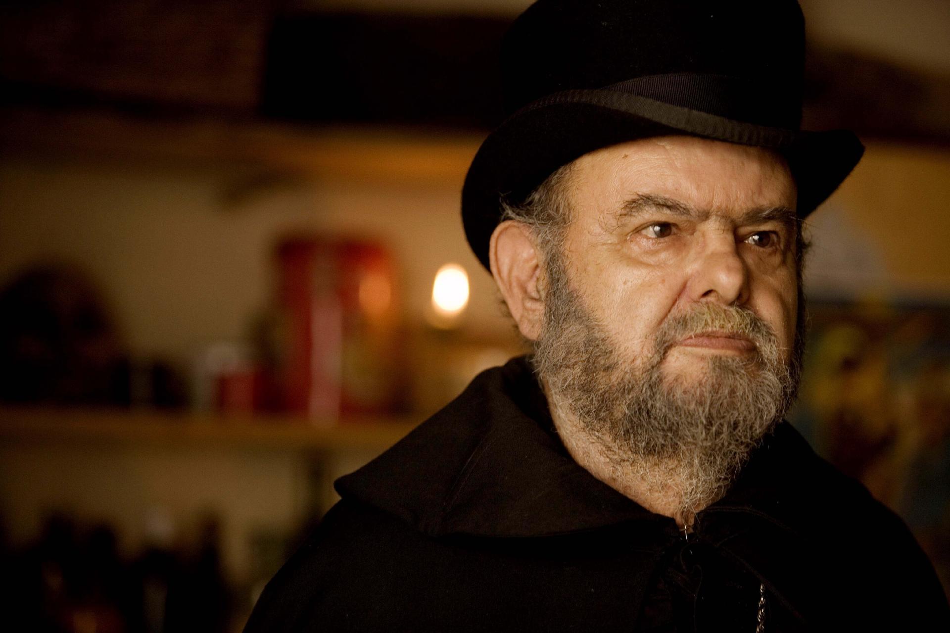 O diretor e ator José Mojica Marins durante o último dia de filmagem do longa "Encarnação do Demônio" - João Wainer/Folhapress