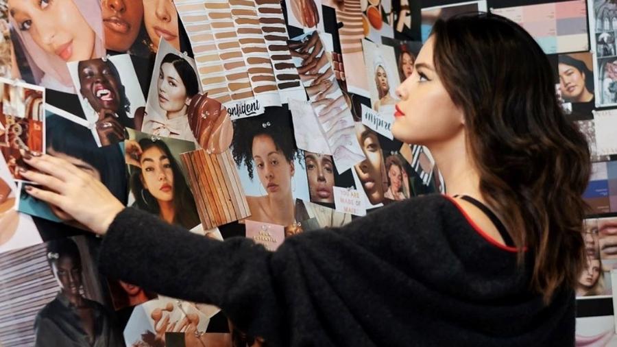 Foto de Selena Gomez postada no perfil da marca Rare Beauty - Reprodução / Instagram
