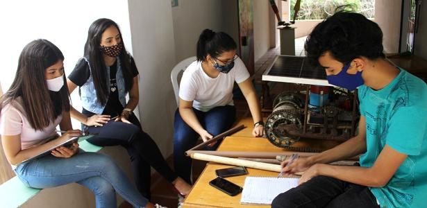 Estudantes do DF desenvolvem plástico biodegradável usando casca de laranja  - 19/02/2020 - UOL ECOA