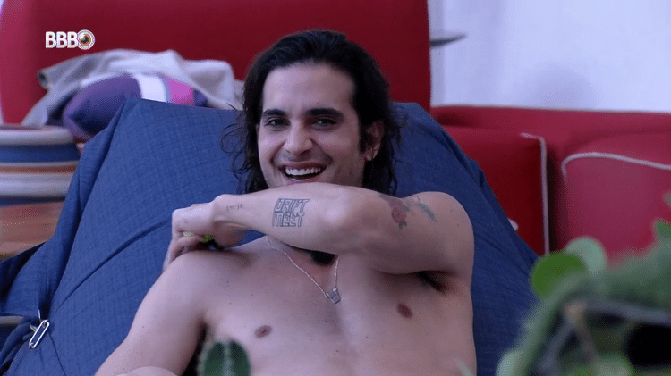 BBB 21: Fiuk conversa com brothers na área externa - Reprodução/Globoplay - Reprodução/Globoplay