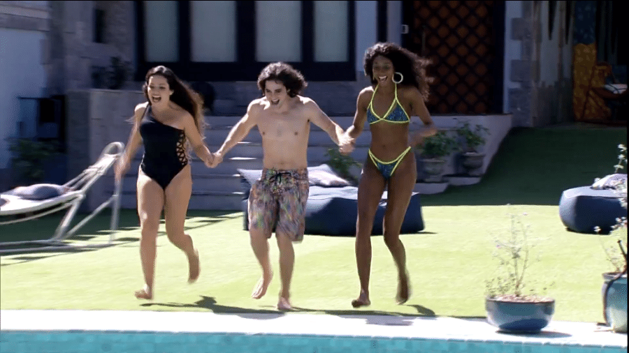 BBB 21: Finalistas pulam na piscina às vésperas da grande final - Reprodução/Globoplay
