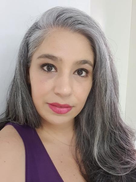 A community manager Daniela De Bonis Coutinho, 42 anos, do grupo Grisalhas Assumidas e em Transição - Arquivo Pessoal