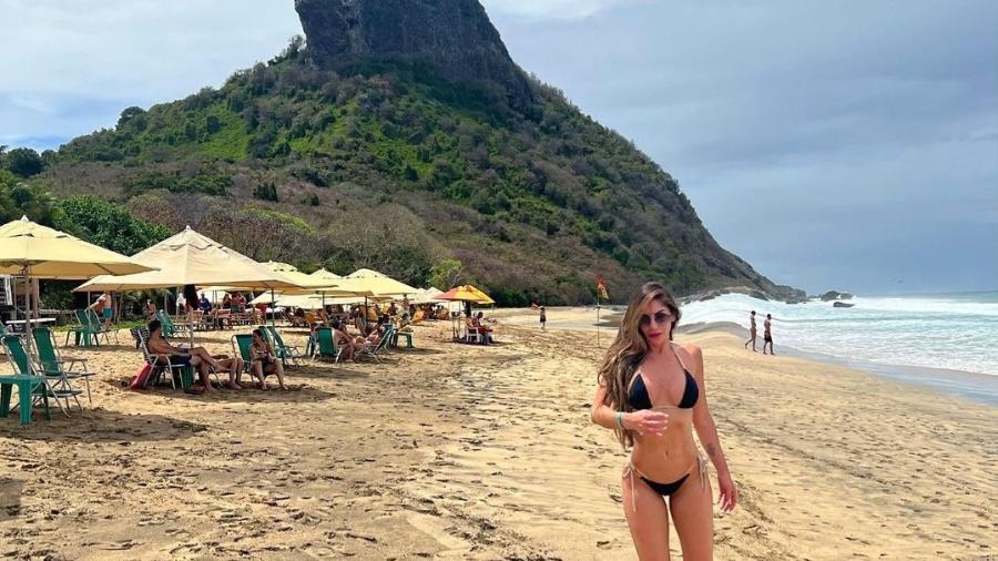 Anamara aparece posando em praia de Fernando de Noronha e é ironizada por erro em imagem - Reprodução/Instagram